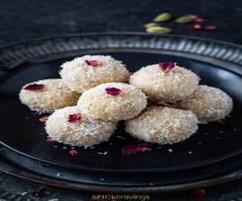 ST09 Coconut Ladoo